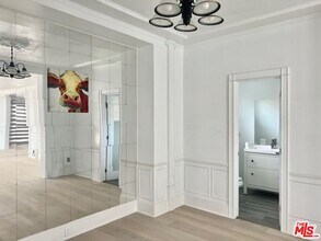 123 S Hobart Blvd in Los Angeles, CA - Building Photo - Building Photo