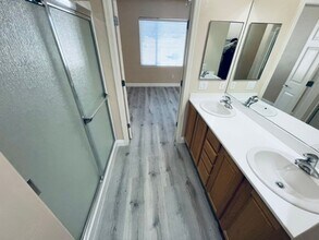 2512 Celestial Light Dr in Henderson, NV - Building Photo - Building Photo