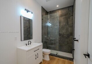 112 NW 24th Ct in Miami, FL - Building Photo - Building Photo