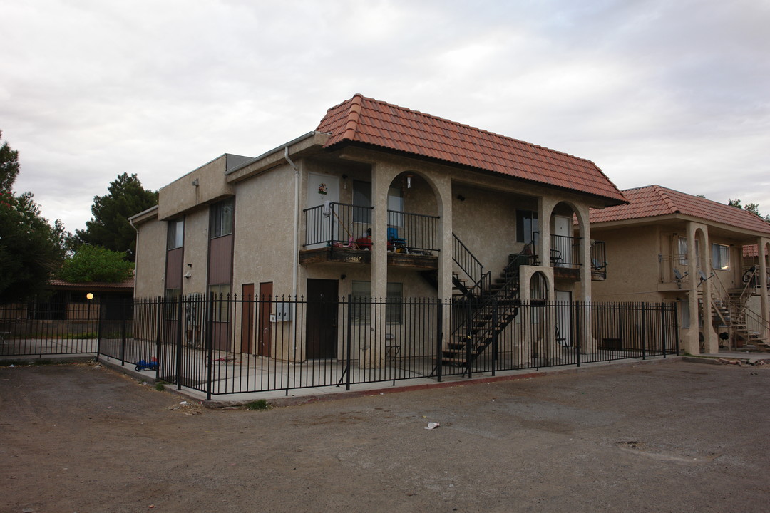 4237 Stewart Ave in Las Vegas, NV - Building Photo