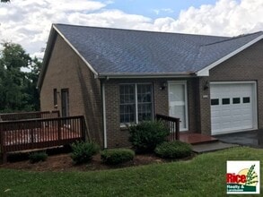 306 Lester St NE in Christiansburg, VA - Building Photo - Building Photo