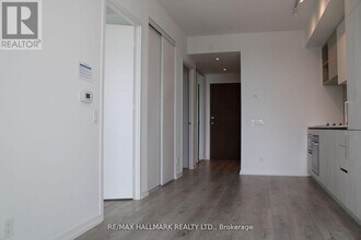 1000-1000 Portage Pkwy in Vaughan, ON - Building Photo - Building Photo