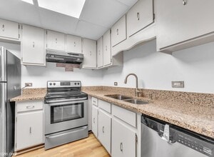 3856 S Parkway Dr in Northbrook, IL - Building Photo - Building Photo