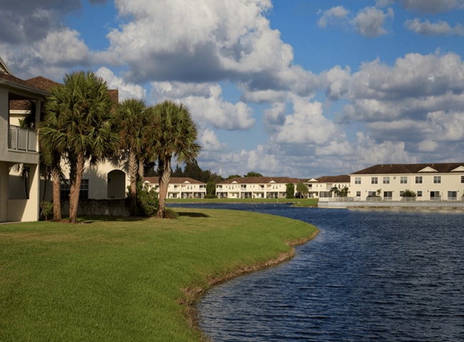 Emerald Lake in Lake Worth, FL - Foto de edificio - Building Photo