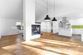 12830 SW Foothill Dr in Portland, OR - Foto de edificio - Building Photo