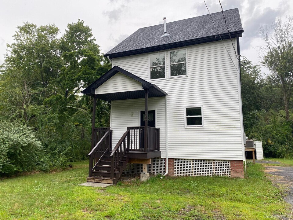 56 Clark St in Monroe, NY - Building Photo