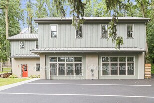 5565 Pennell Rd in Media, PA - Building Photo