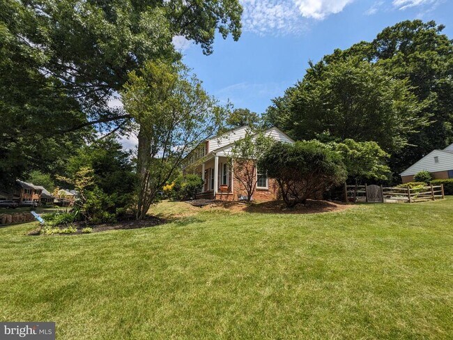 8263 Toll House Rd in Annandale, VA - Building Photo - Building Photo