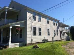 4 Dowd Ave in Canton, CT - Building Photo - Building Photo