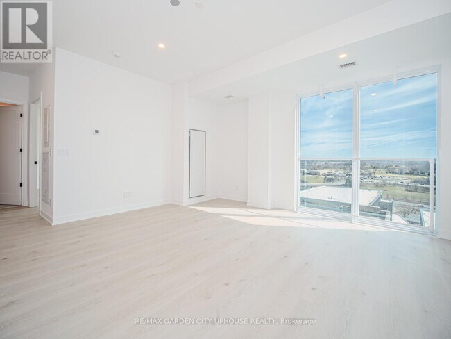 57 Carlisle St in St Catharines, ON - Building Photo - Building Photo