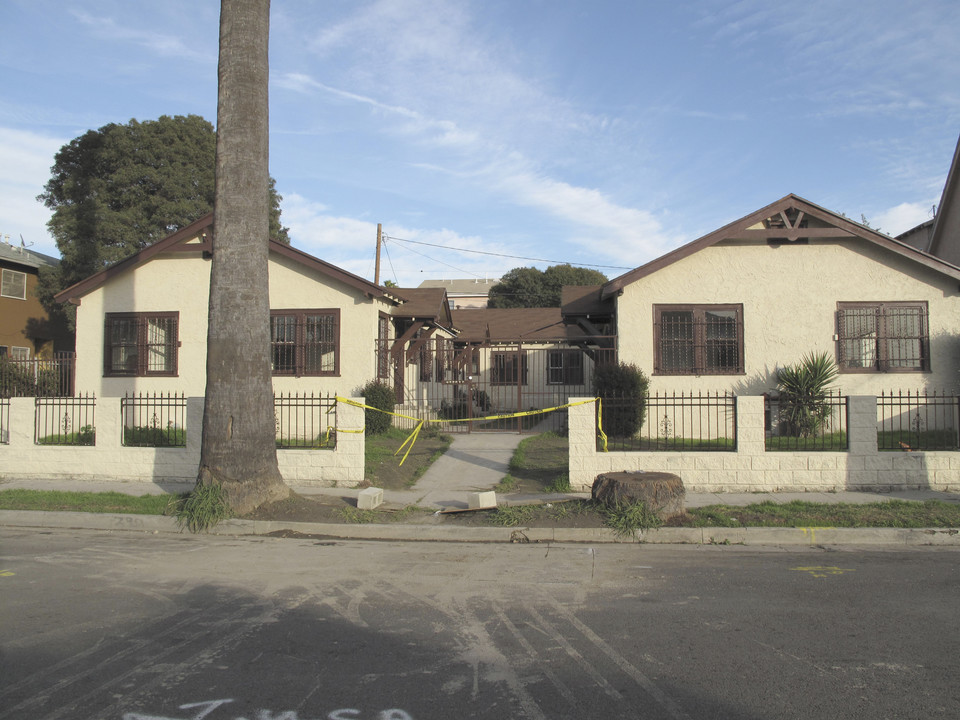 3952 Brighton Ave in Los Angeles, CA - Building Photo