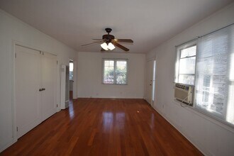 5212 Fountain Ave, Unit 10 in Los Angeles, CA - Foto de edificio - Building Photo