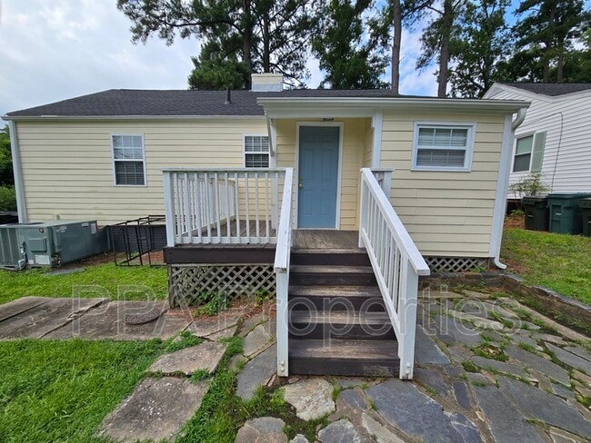 2400 Francis St in Durham, NC - Building Photo - Building Photo