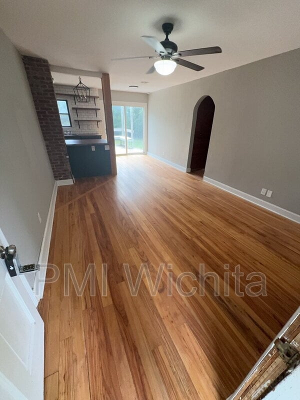 608 N Parkwood Ln in Wichita, KS - Foto de edificio - Building Photo