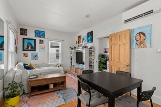 32 Richardson St in Somerville, MA - Foto de edificio - Building Photo