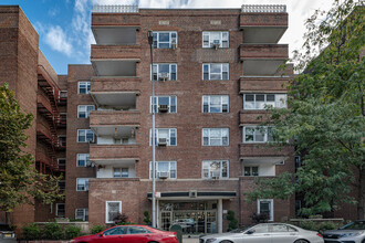 Carlton House in Jackson Heights, NY - Building Photo - Building Photo