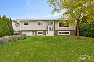 6532 Dayton Dr in Chilliwack, BC - Building Photo