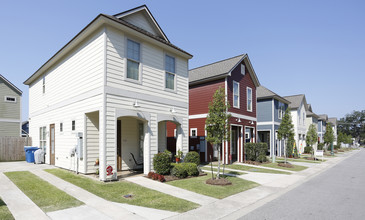 The Cottage at Southpark in Lafayette, LA - Foto de edificio - Building Photo