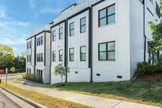 4405 Kentucky Ave, Unit 401 in Nashville, TN - Building Photo - Building Photo