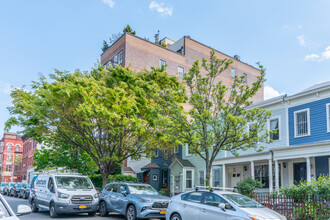 392 11th St in Brooklyn, NY - Foto de edificio - Building Photo