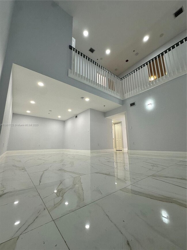 17425 NW 75th Pl in Hialeah, FL - Building Photo - Building Photo