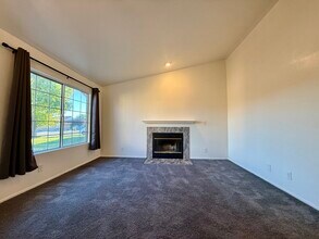 5843 Charlotte Pl in Palmdale, CA - Building Photo - Building Photo