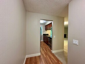 15244 SE 43rd St in Bellevue, WA - Building Photo - Building Photo