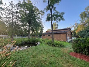 14935 W Old School Rd in Libertyville, IL - Foto de edificio - Building Photo