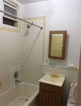70-06 69th Pl-Unit -2R in Queens, NY - Building Photo - Building Photo