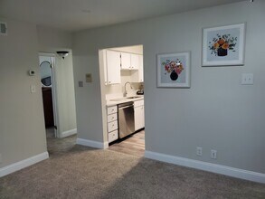 1161 Lake Ave, Unit 225 in Metairie, LA - Foto de edificio - Building Photo