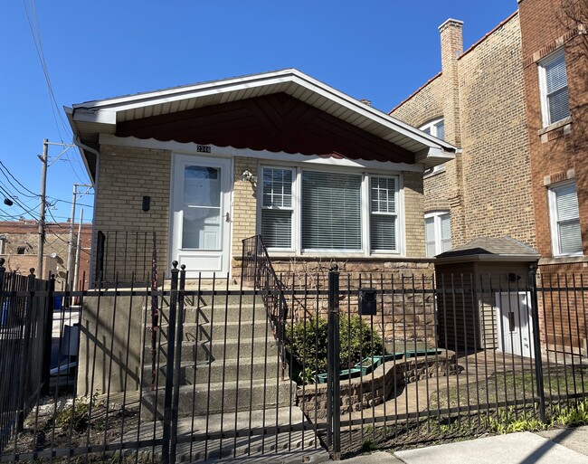 property at 2346 W Dickens Ave