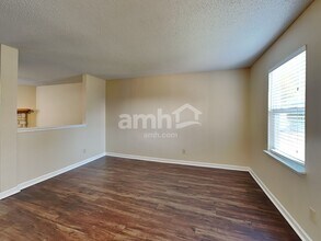 24 Winterwood Dr in Greenwood, IN - Foto de edificio - Building Photo