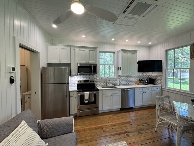property at 1903 Chatham Ave
