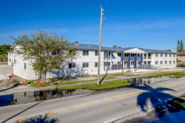 Prestige Waterfront Luxury Apartments in North Miami, FL - Building Photo - Building Photo