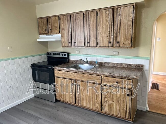 2820 Ashby Rd in Overland, MO - Building Photo - Building Photo