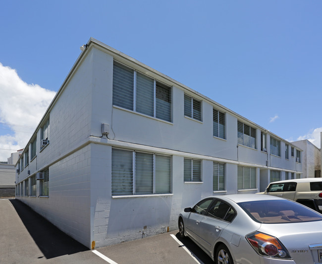 3125 Waialae Ave in Honolulu, HI - Building Photo - Building Photo