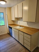 8800 Cedros Ave in Los Angeles, CA - Building Photo - Building Photo