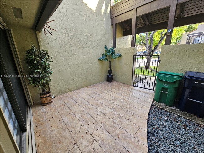 9944 Costa Del Sol Blvd in Doral, FL - Building Photo - Building Photo