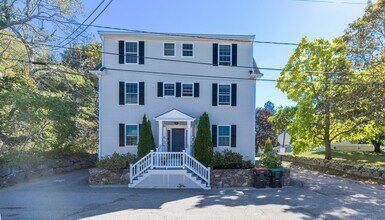 5 Pleasant St in Kittery, ME - Building Photo - Building Photo