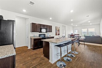 14806 Bajada Rd in Manor, TX - Foto de edificio - Building Photo