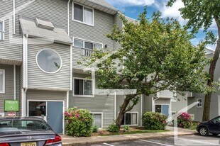 144 N Beacon St in Boston, MA - Building Photo