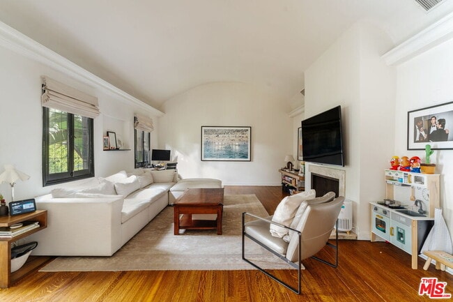 428 N Harper Ave in Los Angeles, CA - Building Photo - Building Photo