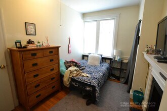 316 Saint Paul St, Unit 1 in Brookline, MA - Foto de edificio - Building Photo