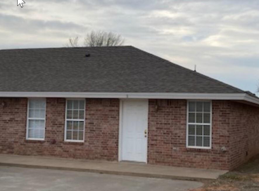 2301 Lynn Ln in Weatherford, OK - Building Photo