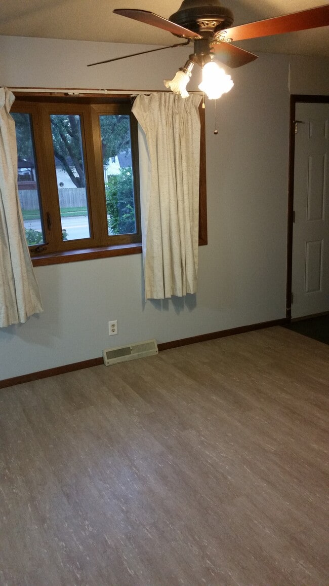 3506 W Central Park Ave in Davenport, IA - Foto de edificio - Building Photo