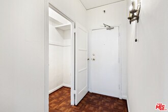 634 S Gramercy Pl-Unit -304 in Los Angeles, CA - Foto de edificio - Building Photo