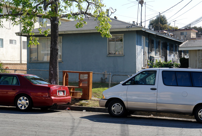 718 N Market St in Inglewood, CA - Foto de edificio - Building Photo