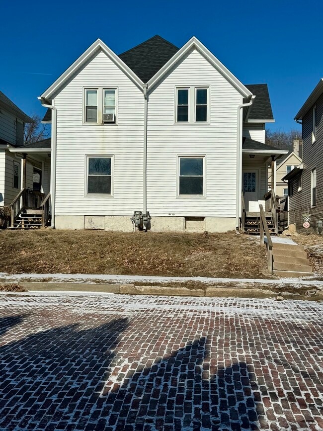 property at 906 Charlotte St