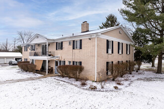 Surrey Park Apartments in Hudson, OH - Building Photo - Primary Photo