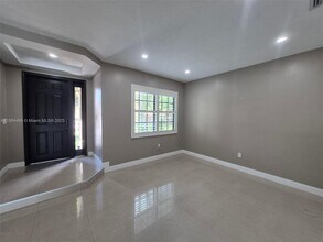 2001 NW 99th Terrace in Pembroke Pines, FL - Building Photo - Building Photo